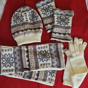 Muk Luks Touch Screen Technology Knit Accessory Set in Cream & Brown, Reversable